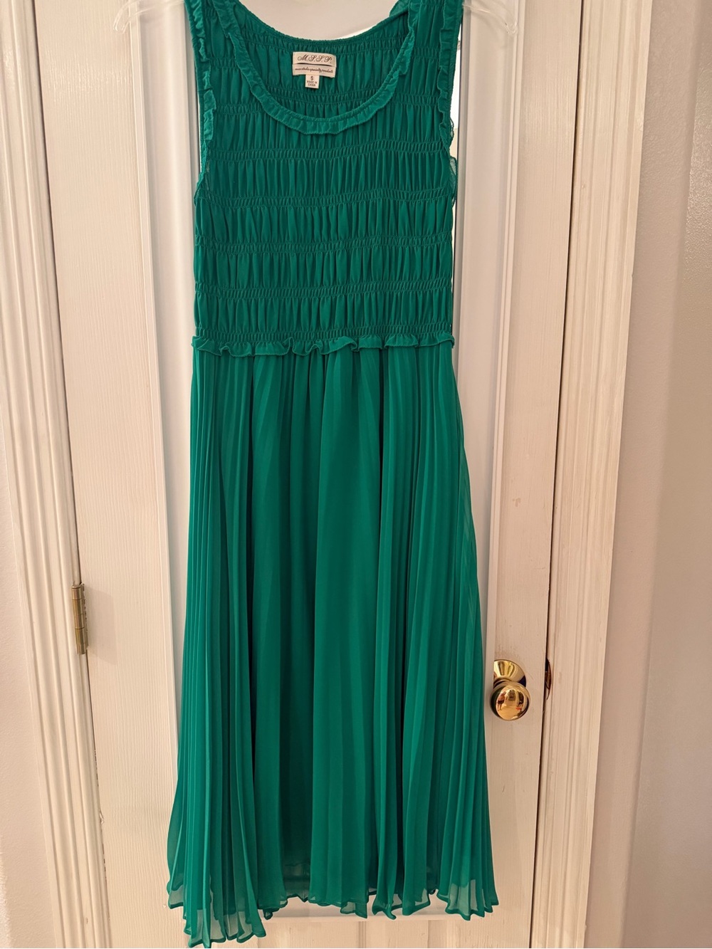 Smocked Sleeveless Emerald Green Chiffon Formal Dress